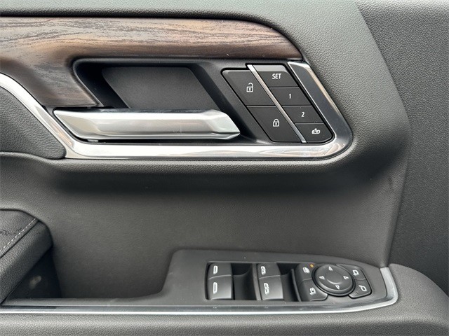 GMC Sierra 1500 Vehicle Full-screen Gallery Image 13