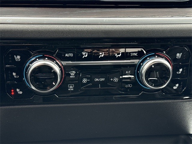 GMC Sierra 1500 Vehicle Full-screen Gallery Image 19