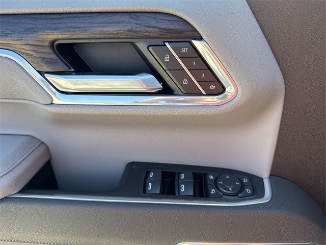 GMC Sierra 1500 Vehicle Full-screen Gallery Image 13