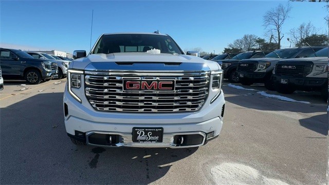 GMC Sierra 1500 Vehicle Full-screen Gallery Image 03