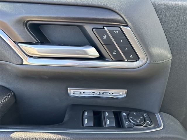 GMC Sierra 1500 Vehicle Full-screen Gallery Image 13