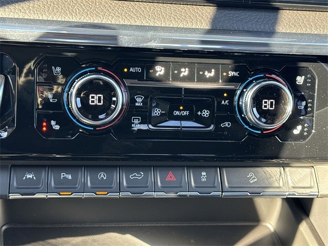 GMC Sierra 1500 Vehicle Full-screen Gallery Image 19