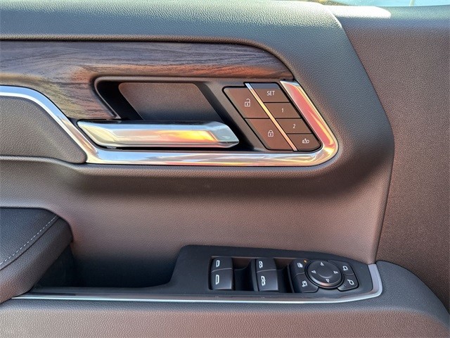 GMC Sierra 1500 Vehicle Full-screen Gallery Image 13