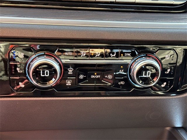 GMC Sierra 1500 Vehicle Full-screen Gallery Image 19