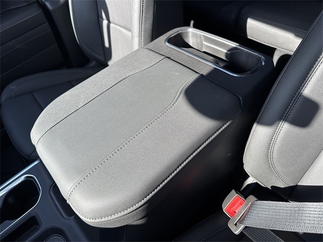 GMC Sierra 1500 Vehicle Full-screen Gallery Image 21