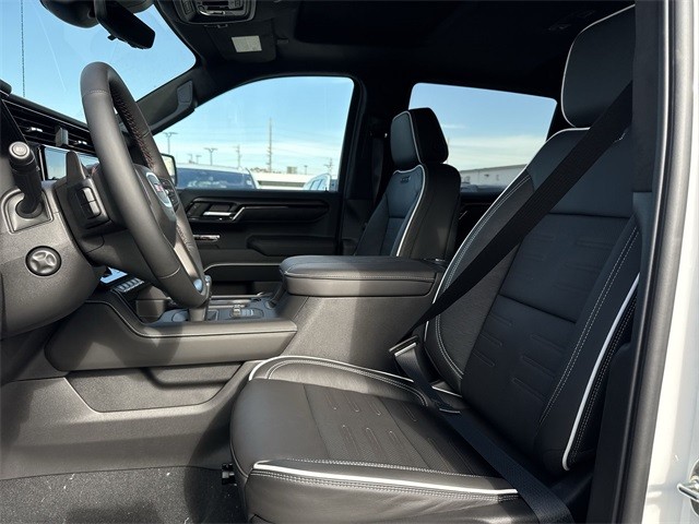 GMC Sierra 1500 Vehicle Full-screen Gallery Image 11