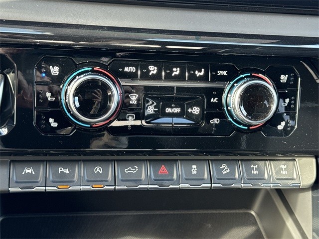 GMC Sierra 1500 Vehicle Full-screen Gallery Image 19