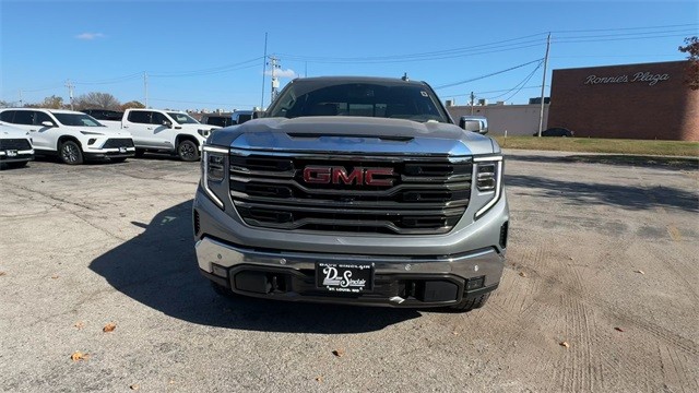 GMC Sierra 1500 Vehicle Full-screen Gallery Image 03