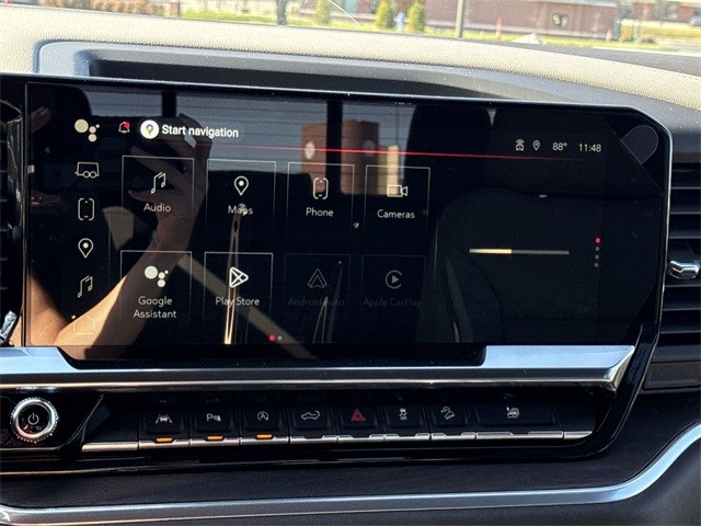 GMC Sierra 1500 Vehicle Full-screen Gallery Image 16