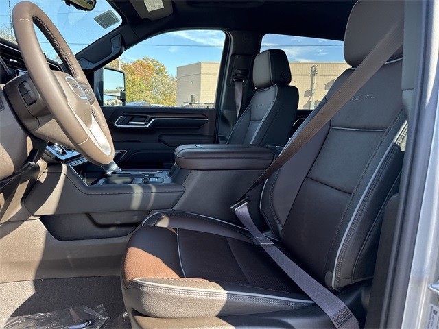 GMC Sierra 3500HD Vehicle Full-screen Gallery Image 11