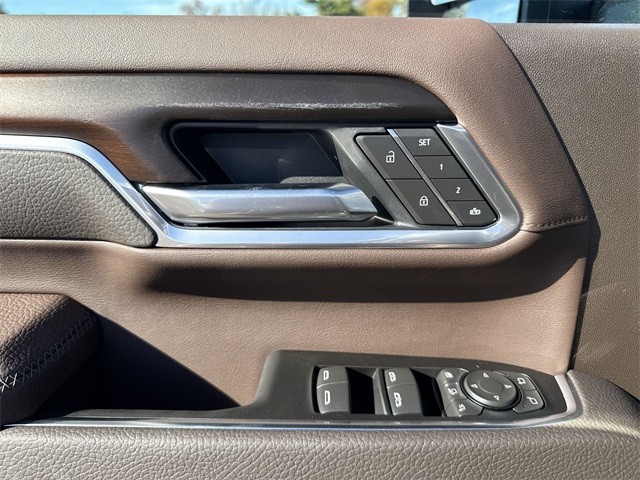 GMC Sierra 3500HD Vehicle Full-screen Gallery Image 13