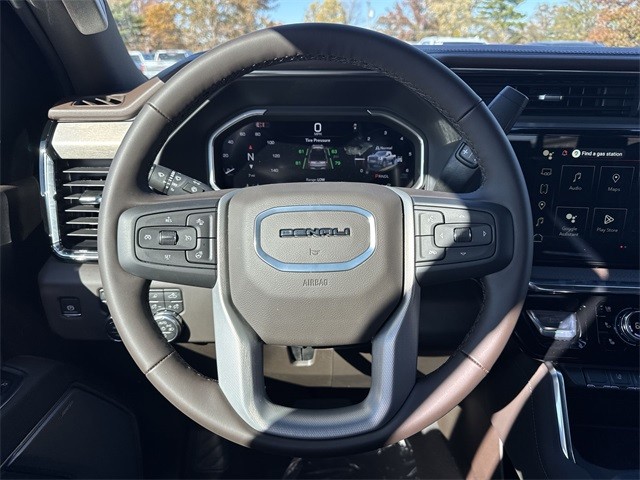 GMC Sierra 3500HD Vehicle Full-screen Gallery Image 14