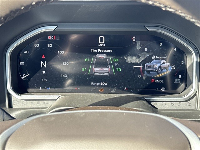 GMC Sierra 3500HD Vehicle Full-screen Gallery Image 15