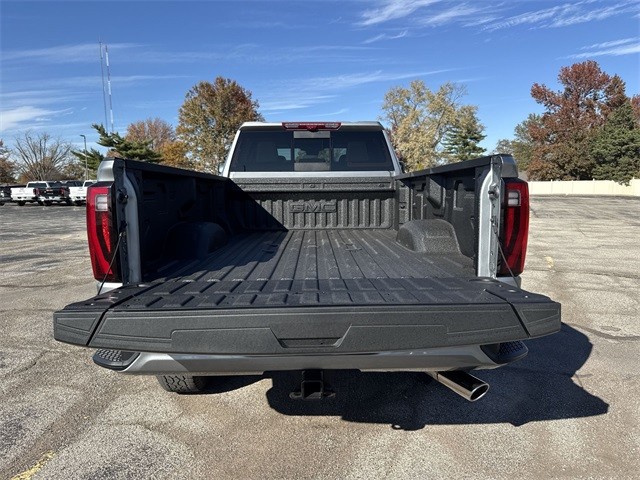 GMC Sierra 3500HD Vehicle Full-screen Gallery Image 23