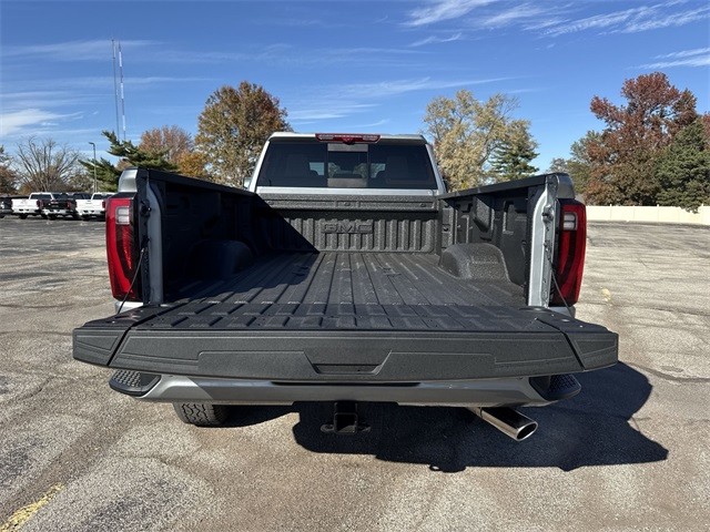 GMC Sierra 3500HD Vehicle Full-screen Gallery Image 24