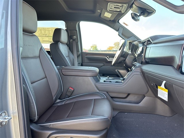 GMC Sierra 3500HD Vehicle Full-screen Gallery Image 25