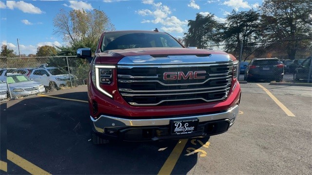 GMC Sierra 1500 Vehicle Full-screen Gallery Image 03