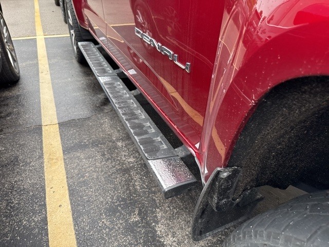 GMC Canyon Vehicle Full-screen Gallery Image 07