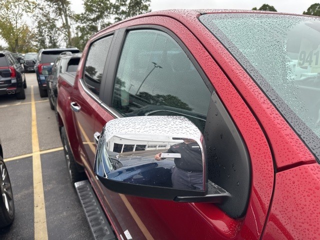 GMC Canyon Vehicle Full-screen Gallery Image 09