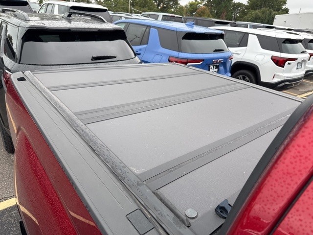 GMC Canyon Vehicle Full-screen Gallery Image 10