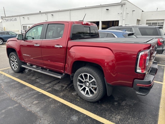 GMC Canyon Vehicle Full-screen Gallery Image 13