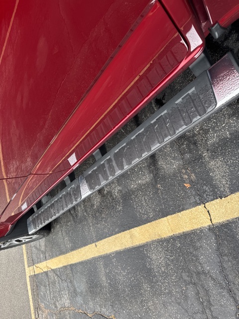 GMC Canyon Vehicle Full-screen Gallery Image 14