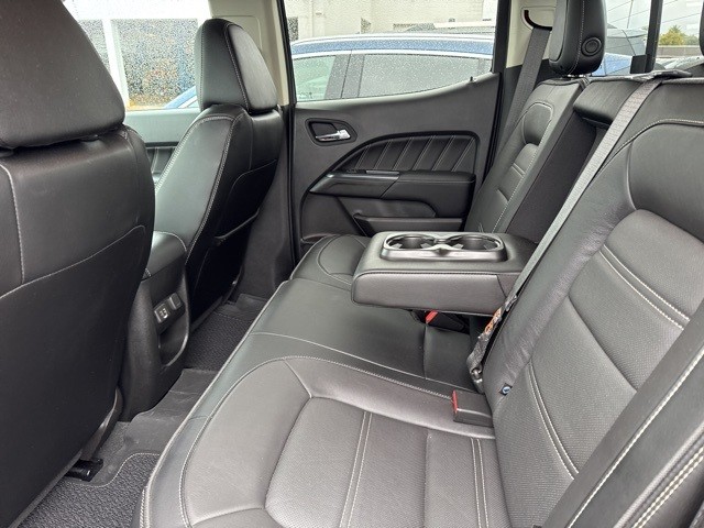 GMC Canyon Vehicle Full-screen Gallery Image 15