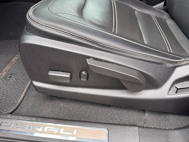 GMC Canyon Vehicle Full-screen Gallery Image 21