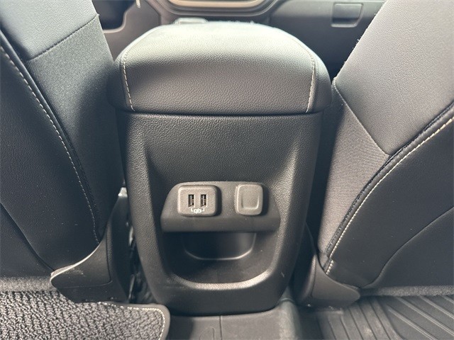 GMC Canyon Vehicle Full-screen Gallery Image 25