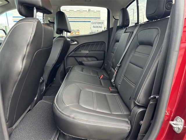 GMC Canyon Vehicle Full-screen Gallery Image 28