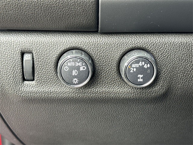 GMC Canyon Vehicle Full-screen Gallery Image 38