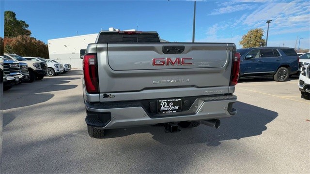 GMC Sierra 2500HD Vehicle Full-screen Gallery Image 07