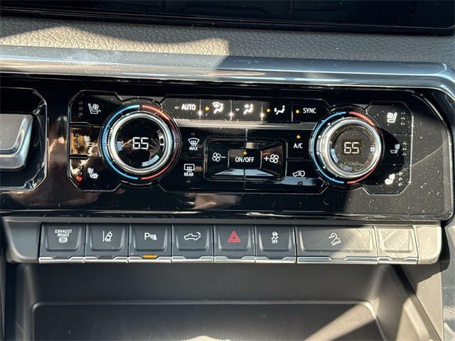 GMC Sierra 2500HD Vehicle Full-screen Gallery Image 19