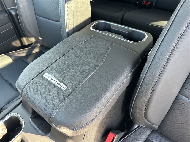 GMC Sierra 2500HD Vehicle Full-screen Gallery Image 21