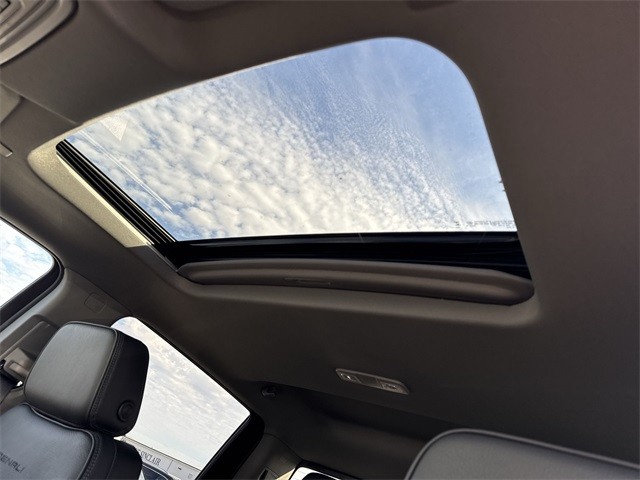 GMC Sierra 2500HD Vehicle Full-screen Gallery Image 22