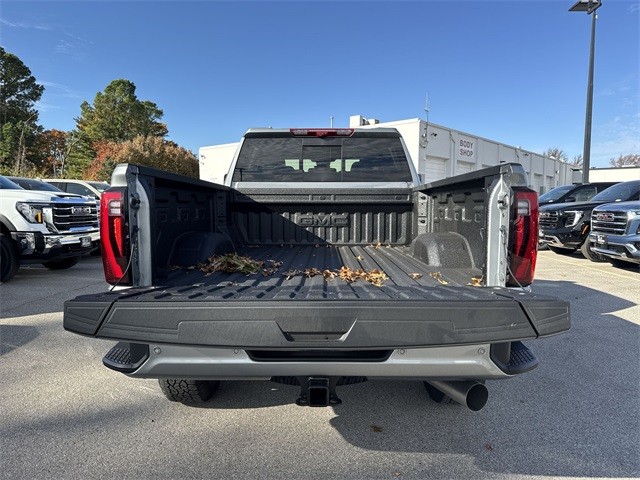 GMC Sierra 2500HD Vehicle Full-screen Gallery Image 24