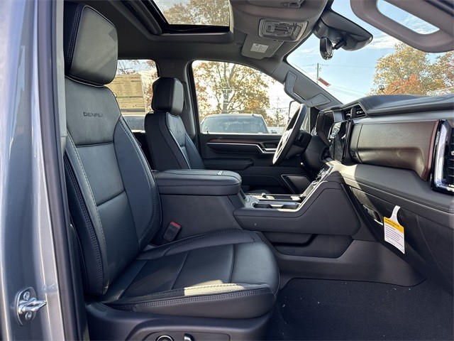 GMC Sierra 2500HD Vehicle Full-screen Gallery Image 25