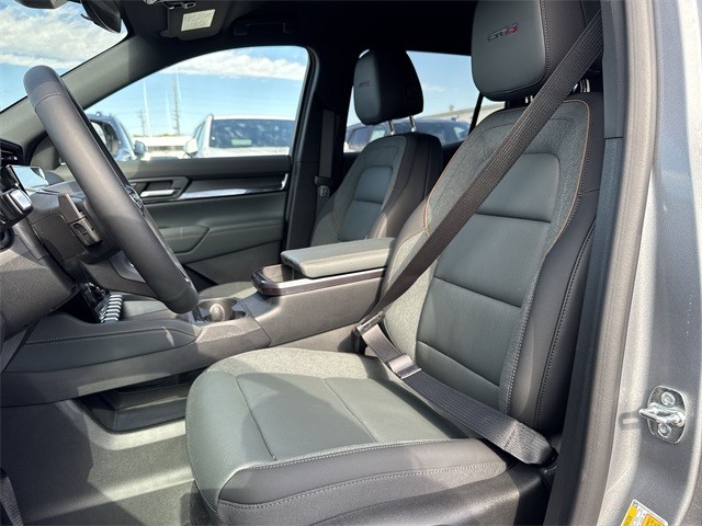 GMC Terrain Vehicle Full-screen Gallery Image 11