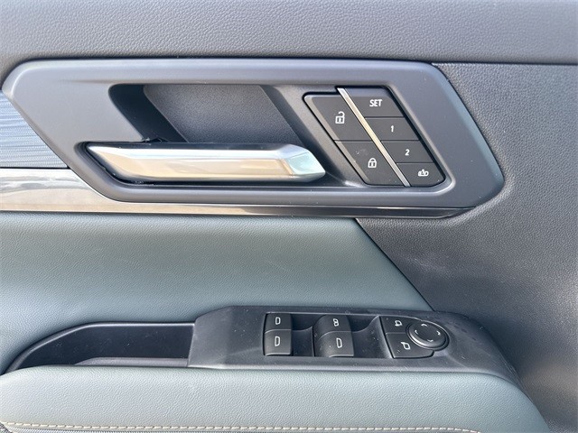 GMC Terrain Vehicle Full-screen Gallery Image 13