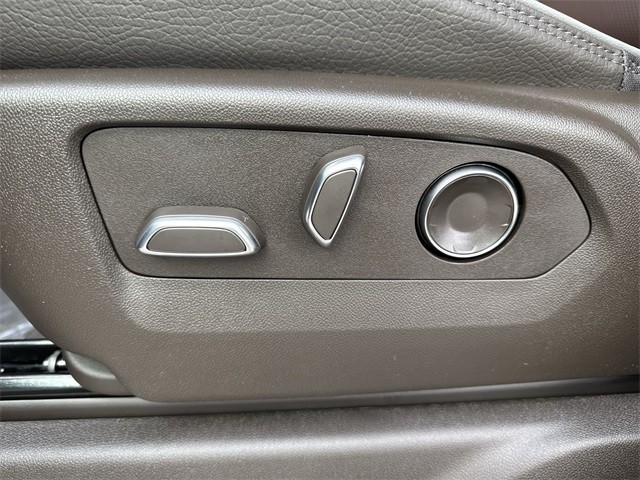 GMC Sierra 1500 Vehicle Full-screen Gallery Image 12