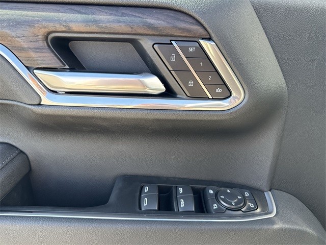 GMC Sierra 1500 Vehicle Full-screen Gallery Image 13