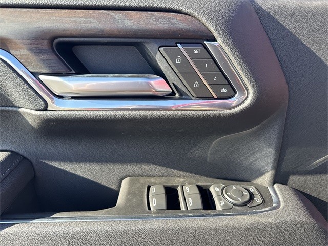 GMC Sierra 1500 Vehicle Full-screen Gallery Image 13