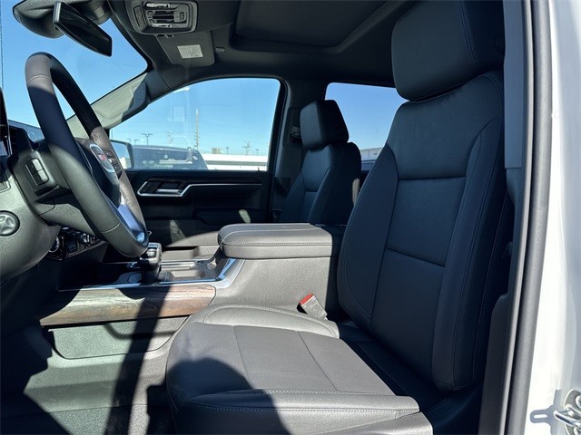 GMC Sierra 1500 Vehicle Full-screen Gallery Image 11