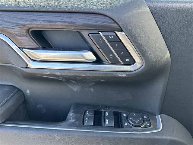 GMC Sierra 1500 Vehicle Full-screen Gallery Image 13