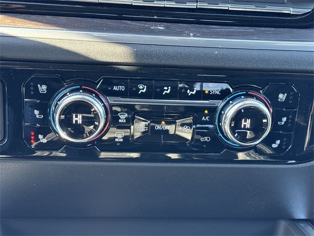 GMC Sierra 1500 Vehicle Full-screen Gallery Image 19