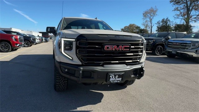 GMC Sierra 1500 Vehicle Full-screen Gallery Image 03