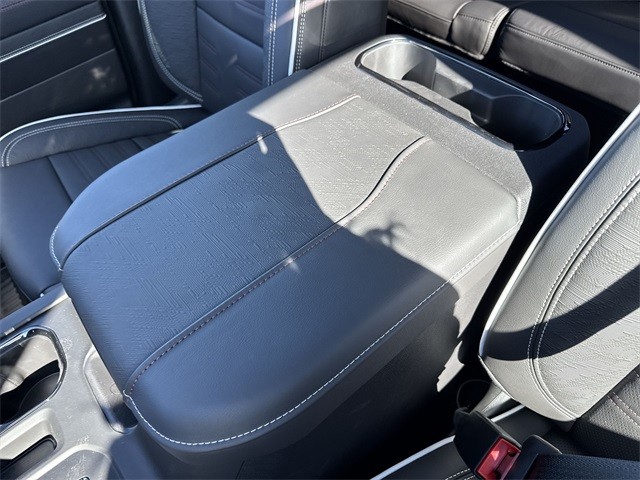 GMC Sierra 1500 Vehicle Full-screen Gallery Image 21