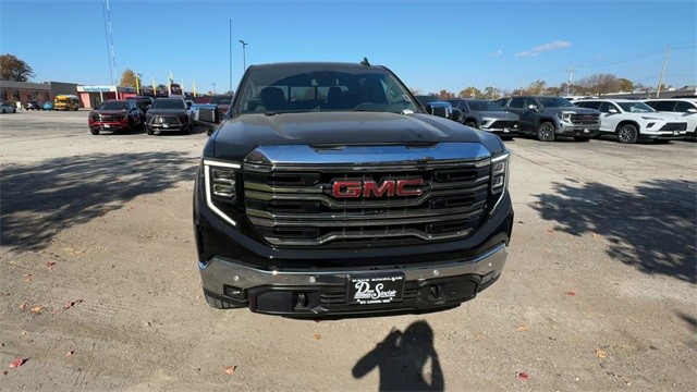 GMC Sierra 1500 Vehicle Full-screen Gallery Image 03