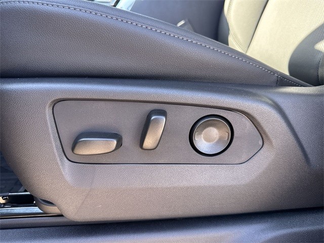 GMC Sierra 1500 Vehicle Full-screen Gallery Image 12