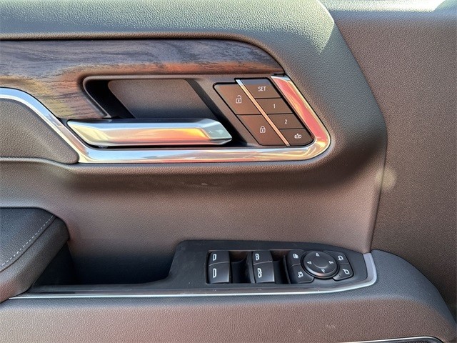 GMC Sierra 1500 Vehicle Full-screen Gallery Image 13